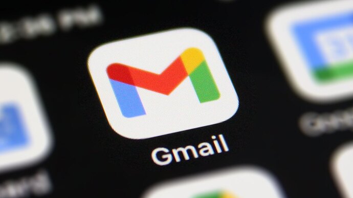 Image 4: 2020 Gmail icon on iOS 14